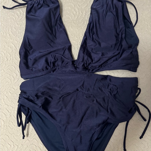 Ladies navy 2 piece wore once xl and large - Picture 2 of 6